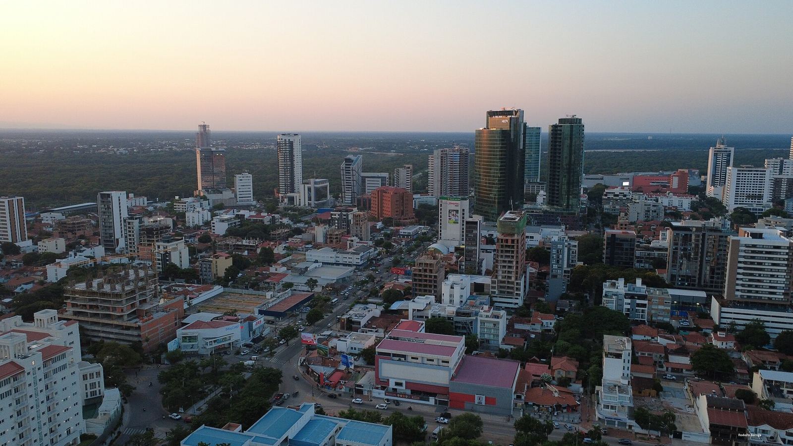 Vista aérea de Equipetrol Norte al atardecer, Santa Cruz de la Sierra