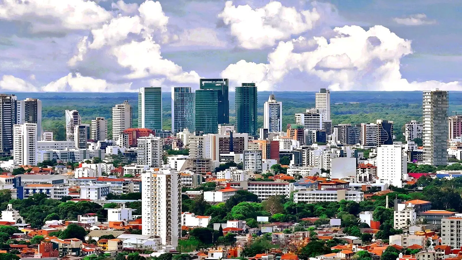 Departamentos en Equipetrol Norte Santa Cruz con vista al skyline de la ciudad